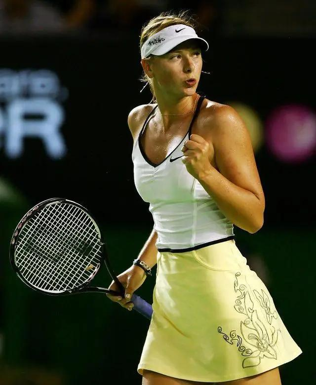 雷竞技竞猜 莎拉波娃回归赛场，绝杀首场状态亮眼，勇士观众沸腾！